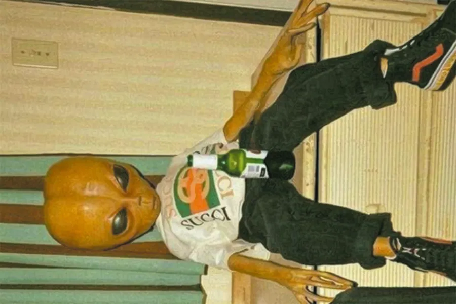 Adesivo para cartão Alien Gucci Estilizado